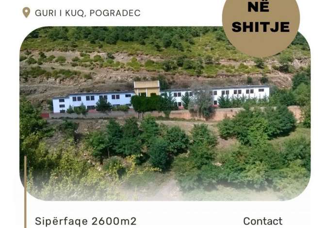  La casa si trova a Pogradec nella zona "Qender" che si trova  km dal c