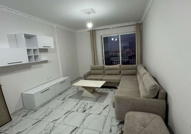 Jepet me qera apartament 1+1 ne Kamez/ 350€ Jepet me qera apartament 1+1 ne kamez

siperfaqe: 70m2
kati: 5, pallat i viti