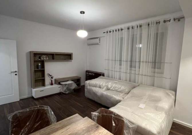 Jepet me qera apartament 2+1 tek Rr. e Durresit/ 800 euro Jepet me qera apartament 2+1 tek rr. e durrsit

siperfaqja: 90 m²
kati: 6, m