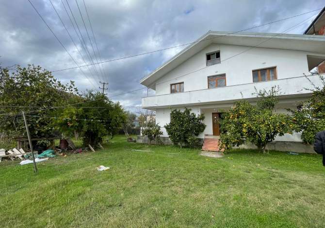  La casa si trova a Tirana nella zona "Kamez/Paskuqan" che si trova 7.8