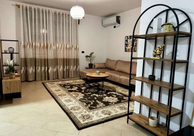  Jepet me qera apartament 2+1+2 ne Qender, Tirane

-Siperfaqja: 112 m²
-Kati 