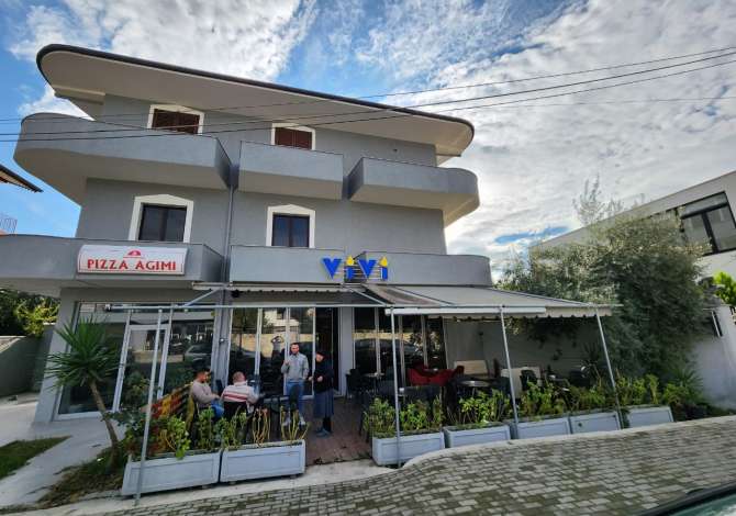  La casa si trova a Tirana nella zona "Kamez/Paskuqan" che si trova 7.9