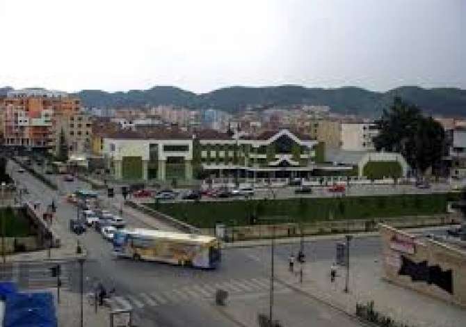  La casa si trova a Tirana nella zona "Vasil Shanto" che si trova 125.6