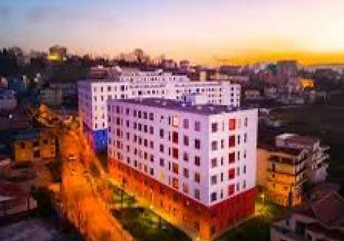  La casa si trova a Tirana nella zona "Ali Demi/Tregu Elektrik" che si 