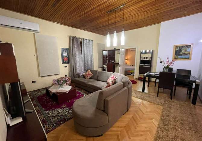 La casa si trova a Tirana nella zona "Tjeter zone" che si trova 4.01 k
