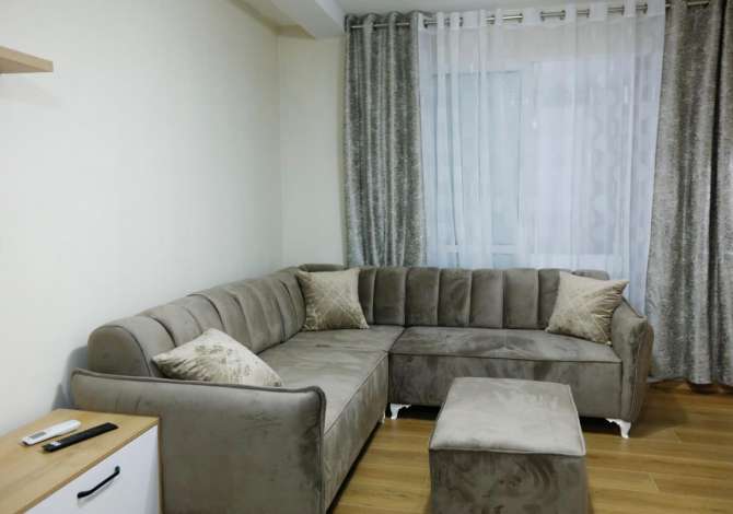  Jepet apartament me qera Rruga Kosovareve 

Apartamenti pozicionohet ne katin 