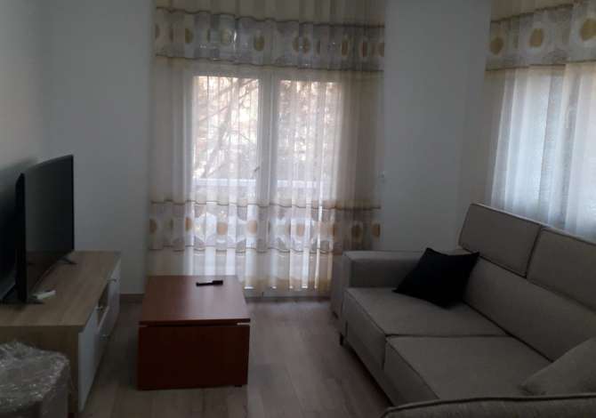  La casa si trova a Tirana nella zona "Vasil Shanto" che si trova 125.6