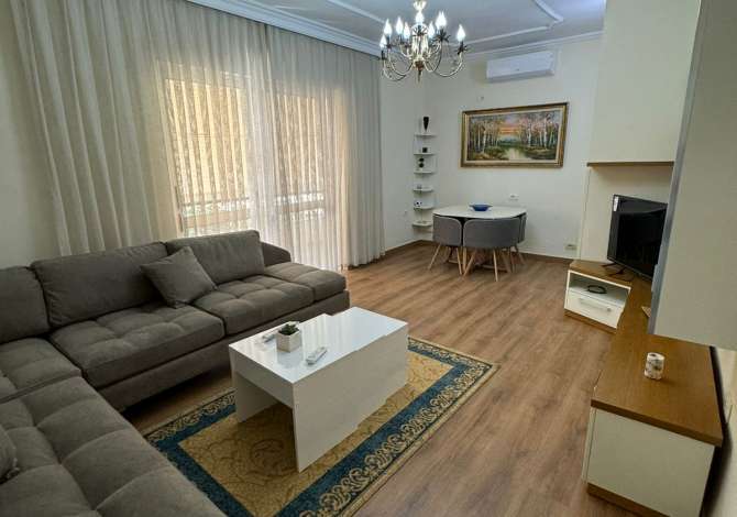 Casa in affitto a Tirana 2+1 Arredato  La casa si trova a Tirana nella zona "Ministria e jashte/Pazari i ri/Shkoll