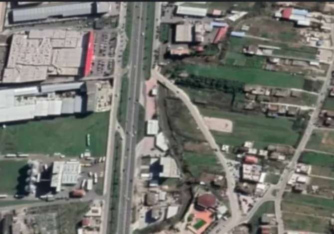 Toke ne shitje ne Autostraden Tirane Durres !! Toka ka nje siperfaqe prej 4000m2 dhe ndodhet ne km e 15, me cmim 100 metri.

