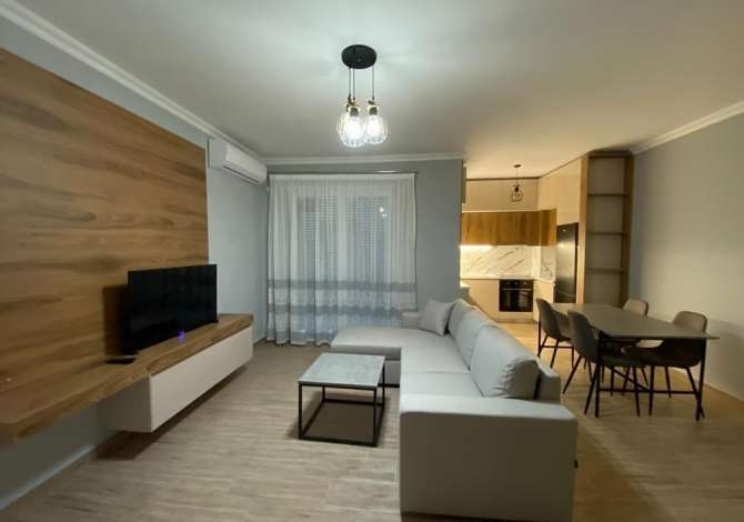  La casa si trova a Tirana nella zona "Stacioni trenit/Rruga e Dibres" 