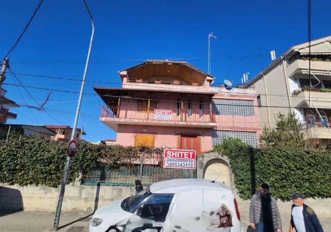  La casa si trova a Tirana nella zona "Rruga Dritan Hoxha/ Shqiponja" c