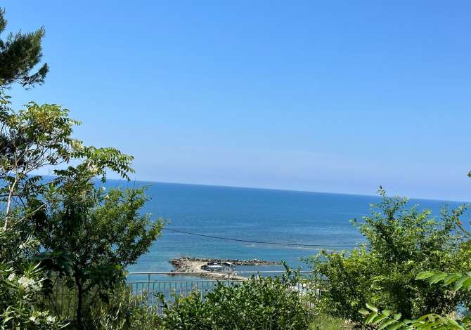 Daily rent and beach room in Durres 1+1 Furnished  The house is located in Durres the "Currilat" area and is .
This Dail