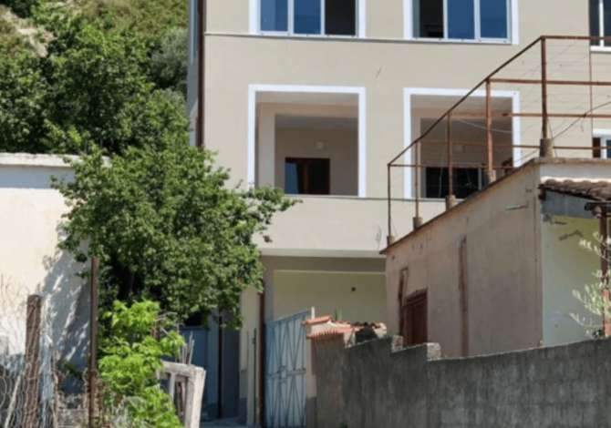 The house is located in Vlore the "Central" area and is 2.36 km from c