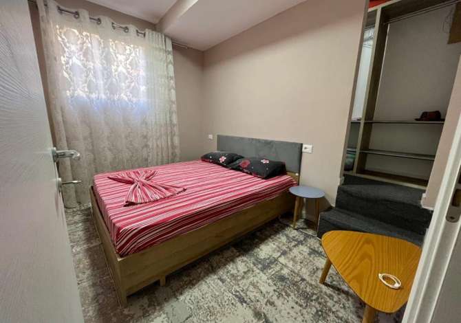 Daily rent and beach room in Durres 1+1 Furnished  The house is located in Durres the "Shkembi Kavajes" area and is .
Th