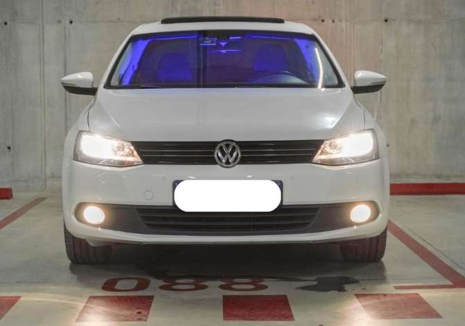 Noleggio Auto Albania Volkswagen 2011 funziona con Diesel Noleggio Auto Albania a Tirana vicino a "Zone Periferike" .Questa Aut