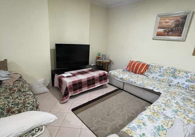 Tirane, shes apartament 2+1+BLK Kati 1, 107 m² 180.000 Euro (Kompleksi Bruci) Të dhëna mbi apartamentin :

ambient ndenjie + ambient gatimi
2 dhoma gjumi