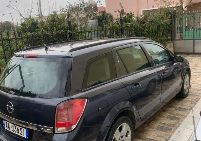 Car for sale Opel 2006 supplied with Diesel Car for sale in Durres near the "Zone Periferike" area .This Manual O