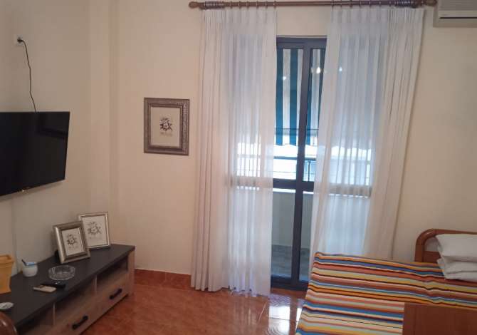 Daily rent and beach room in Durres 1+0 Furnished  The house is located in Durres the "Shkembi Kavajes" area and is .
Th