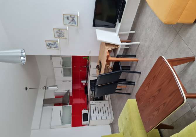 Daily rent and beach room in Durres 2+1 Furnished  The house is located in Durres the "Gjiri i Lalzit" area and is .
Thi