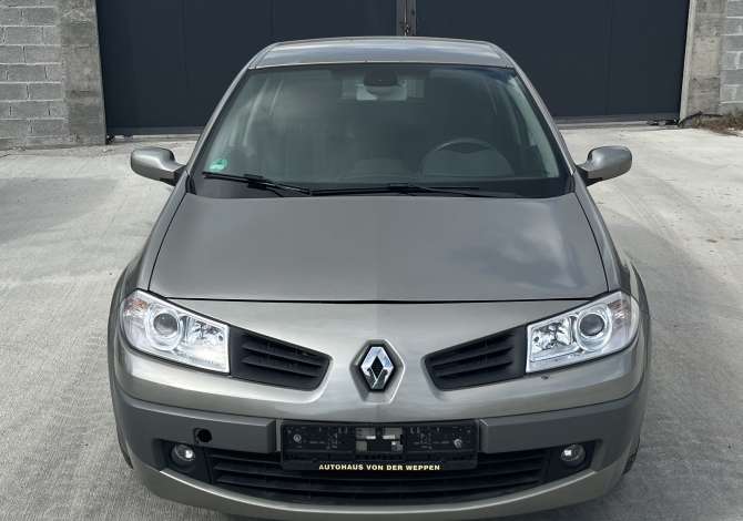 Car for sale Renault 2006 supplied with Diesel Car for sale in Durres near the "Zone Periferike" area .This Manual R