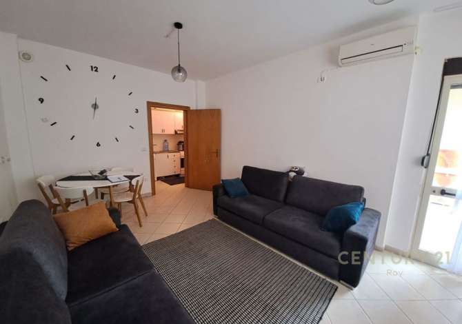 Apartament 1+1 për shitje në shkëmbin e Kavajës, Durrës Apartamenti është i vendosur në katin e 3 banim të një ndërtese 7-katëshe