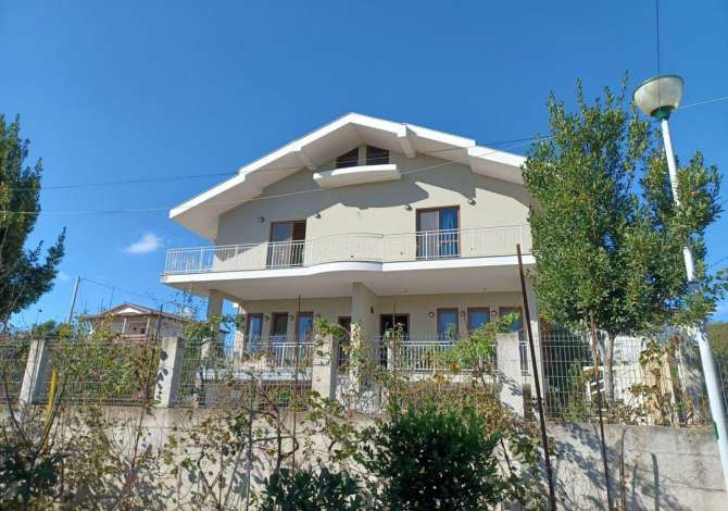  La casa si trova a Tirana nella zona "Vore" che si trova 16.01 km dal 
