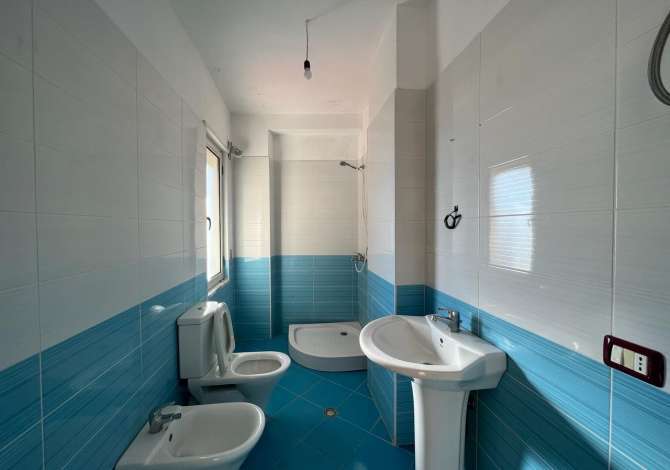  Shitet 2+1+2 ballkone+2 tualete, Fresku, prane Spar 2, Siperfaqe 106.7 m2, kati 
