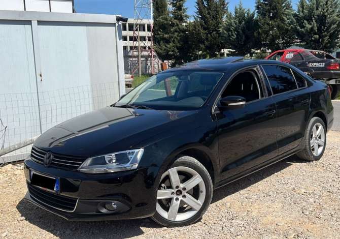 Noleggio Auto Albania Volkswagen 2013 funziona con Diesel Noleggio Auto Albania a Tirana vicino a "Zone Periferike" .Questa Aut