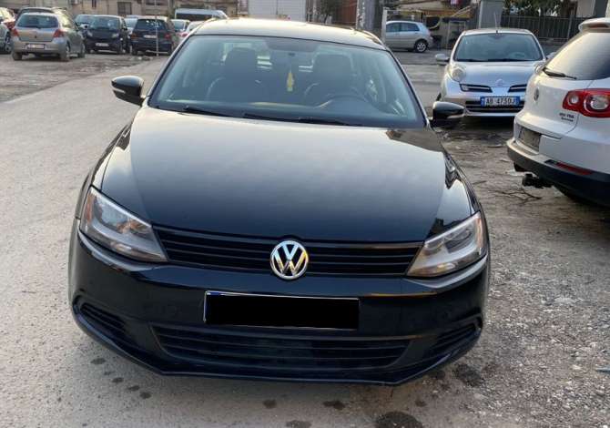 Noleggio Auto Albania Volkswagen 2014 funziona con Diesel Noleggio Auto Albania a Tirana vicino a "Zone Periferike" .Questa Aut
