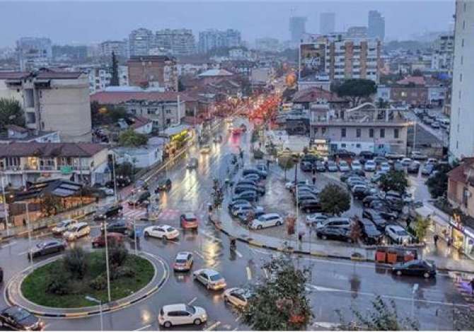  🌟 Detajet Kryesore:

Lokacion: Një nga zonat më të mira të Tiranës, n�