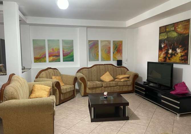 Shitet, Apartament 3+1, Rruga Nuçi Naçi, Tiranë - 177000€ | 142.3 m² Të dhëna mbi apartamentin :

• ambient ndenjie + ambient gatimi
• 2 dho