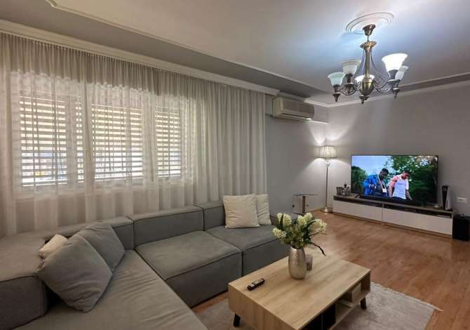 Shitet, Apartament 3+1+2 , Rruga Xhanfize Keko, Tiranë - 210000€ | 181.8 m² Të dhëna mbi apartamentin :

● ambient ndenjie

● ambient gatimi i ve�