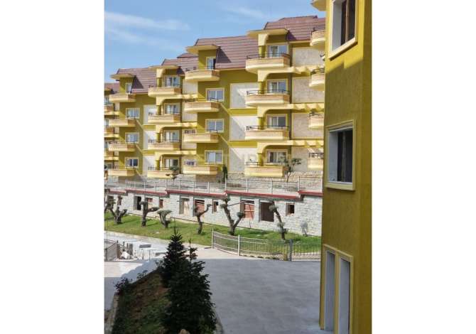 Shitet , Apartament 3+1 Lakeland Farkë, Tiranë - 233,790€ | 155,86 m² Të dhëna mbi apartamentin :

● kati 2
● 155,86
● 3+1
●233790€
