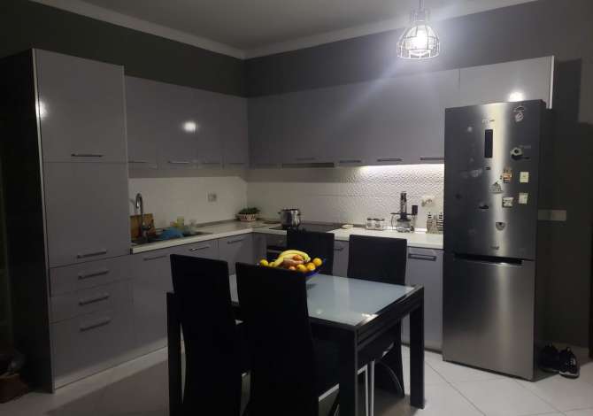 Qera, Apartament 1+1 Fresku, Tiranë - 300€ | 76 m² Të dhëna mbi apartamentin :

● ambient ndenjie + ambient gatimi

● dho
