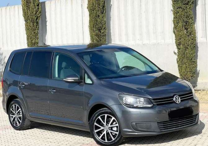 Car for sale Volkswagen 2011 supplied with Diesel Car for sale in Durres near the "Zone Periferike" area .This Manual V