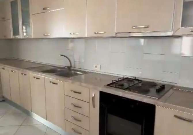 The house is located in Durres the "Central" area and is 27.52 km from
