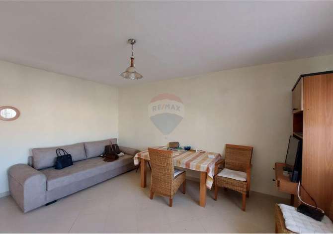  Apartament 2+1 me qira tek Rruga Irfan Tomini per 350 Euro/muaj!