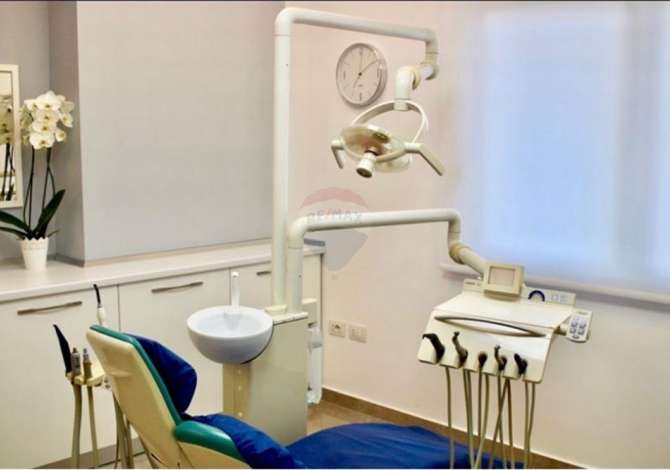  Klinika dentare me siperfaqe 34m2 ndodhet ne katin e dyte, afer AIR ALBANIA STAD