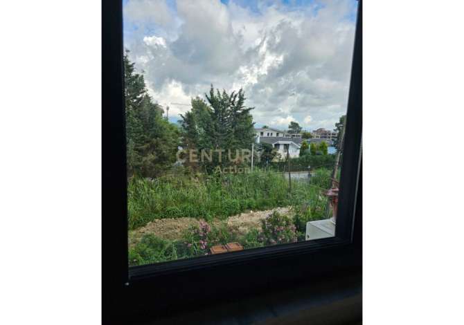 House for Sale in Durres 2+1 In Part  The house is located in Durres the "Shkembi Kavajes" area and is .
Th