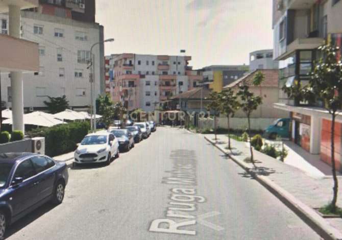  La casa si trova a Tirana nella zona "Fresku/Linze" che si trova 3.47 