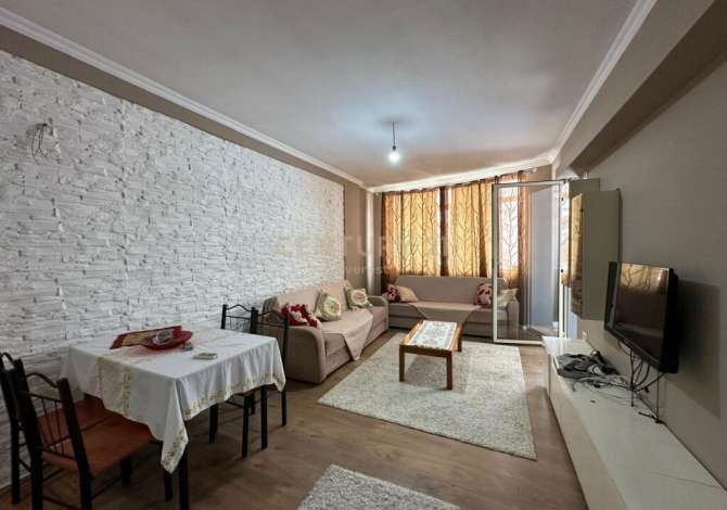  La casa si trova a Tirana nella zona "Fresku/Linze" che si trova 3.47 