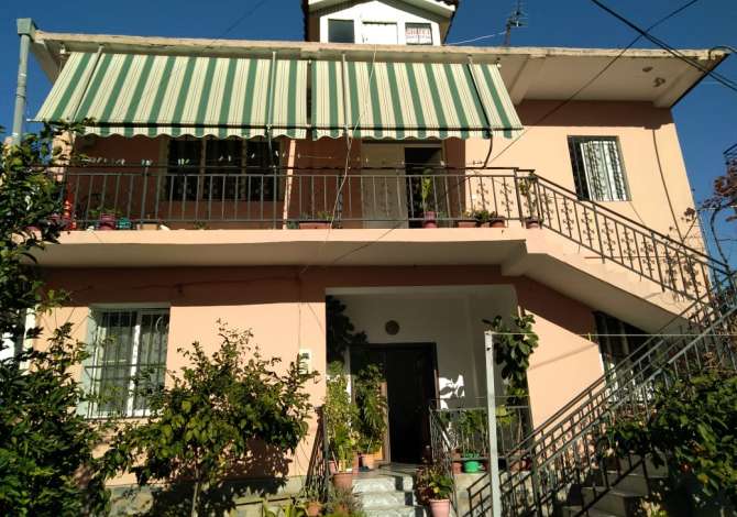 House for Sale in Lushnje 5+1 Furnished  The house is located in Lushnje the "Central" area and is .
This Hous
