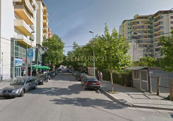 Shitet Ambjent Biznesi te Ish Rajoni i Policise Durrës - 220000€ Ky është një objekt komercial i vendosur në katin e dytë në zonen ish rajo