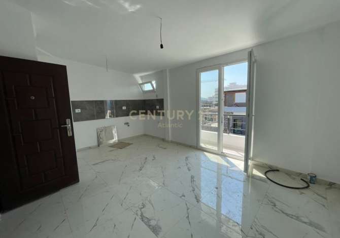 House for Sale in Durres 2+1 Emty  The house is located in Durres the "Shkembi Kavajes" area and is (<
