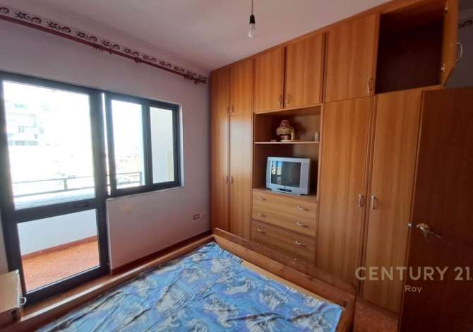 Apartament 2+1 me qira në Lagjia e Re, Durrës - 250€ Ky apartament është në katin e gjashtë te një ndërtesë me ashensor,në la