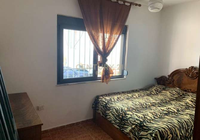 House for Sale in Durres 1+1 In Part  The house is located in Durres the "Shkembi Kavajes" area and is .
Th