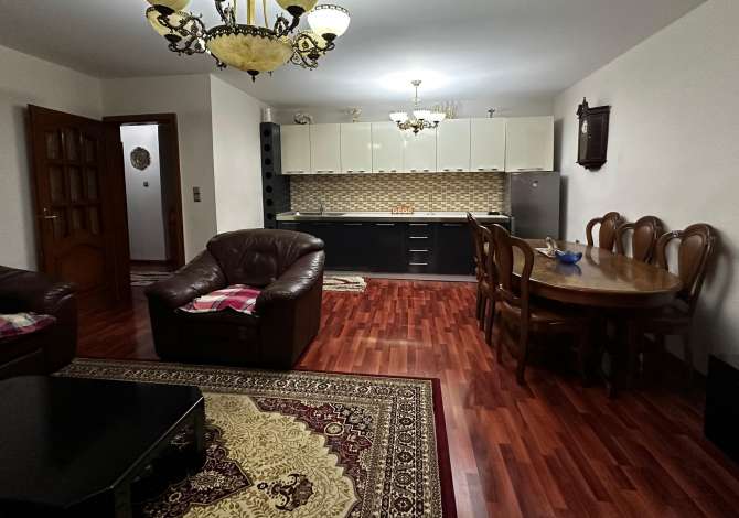  La casa si trova a Tirana nella zona "Rruga e Durresit/Zogu i zi" che 