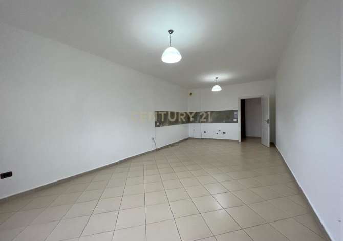 Casa in vendita a Durazzo 3+1 Vuoto  La casa si trova a Durazzo nella zona "Zone Periferike" che si trova (
