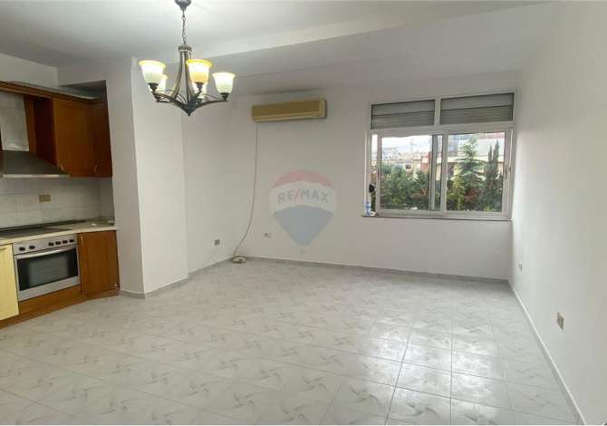  The house is located in Tirana the "Vasil Shanto" area and is 3.60 km 