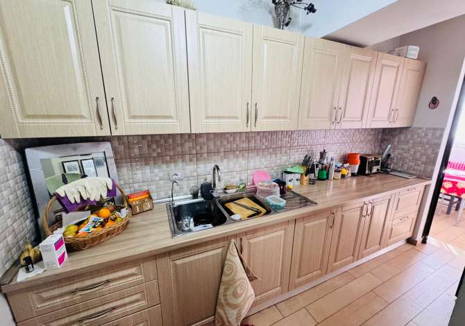  The house is located in Shkoder the "Central" area and is 0.86 km from